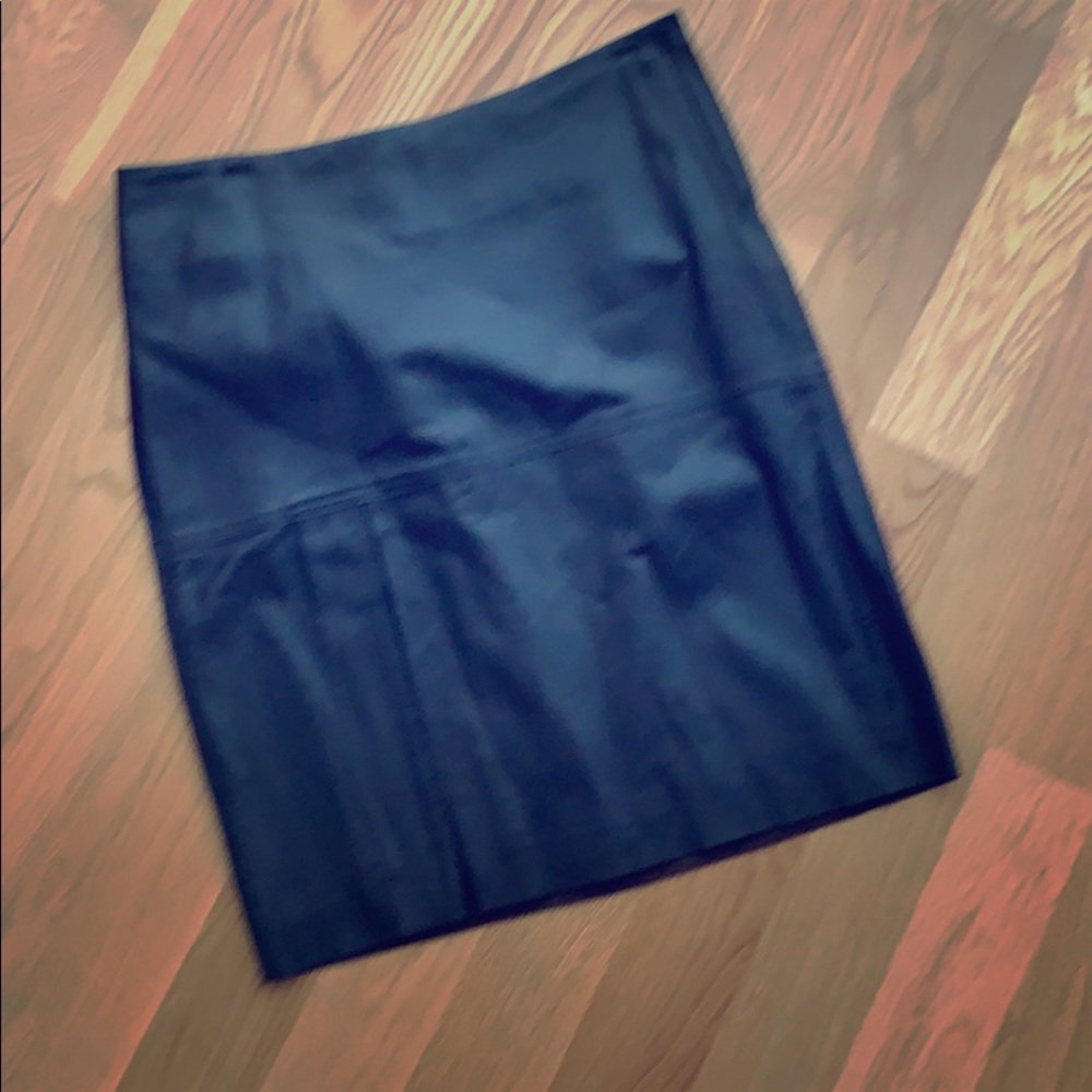 Size 8 Vintage 90s era Max Studio leather skirt